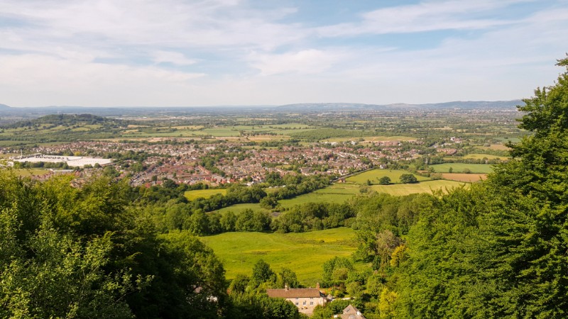 Panoramic view of a lush valley